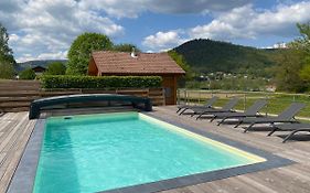 Chalet avec Jacuzzi et Piscine, déco soignée esprit cocooning